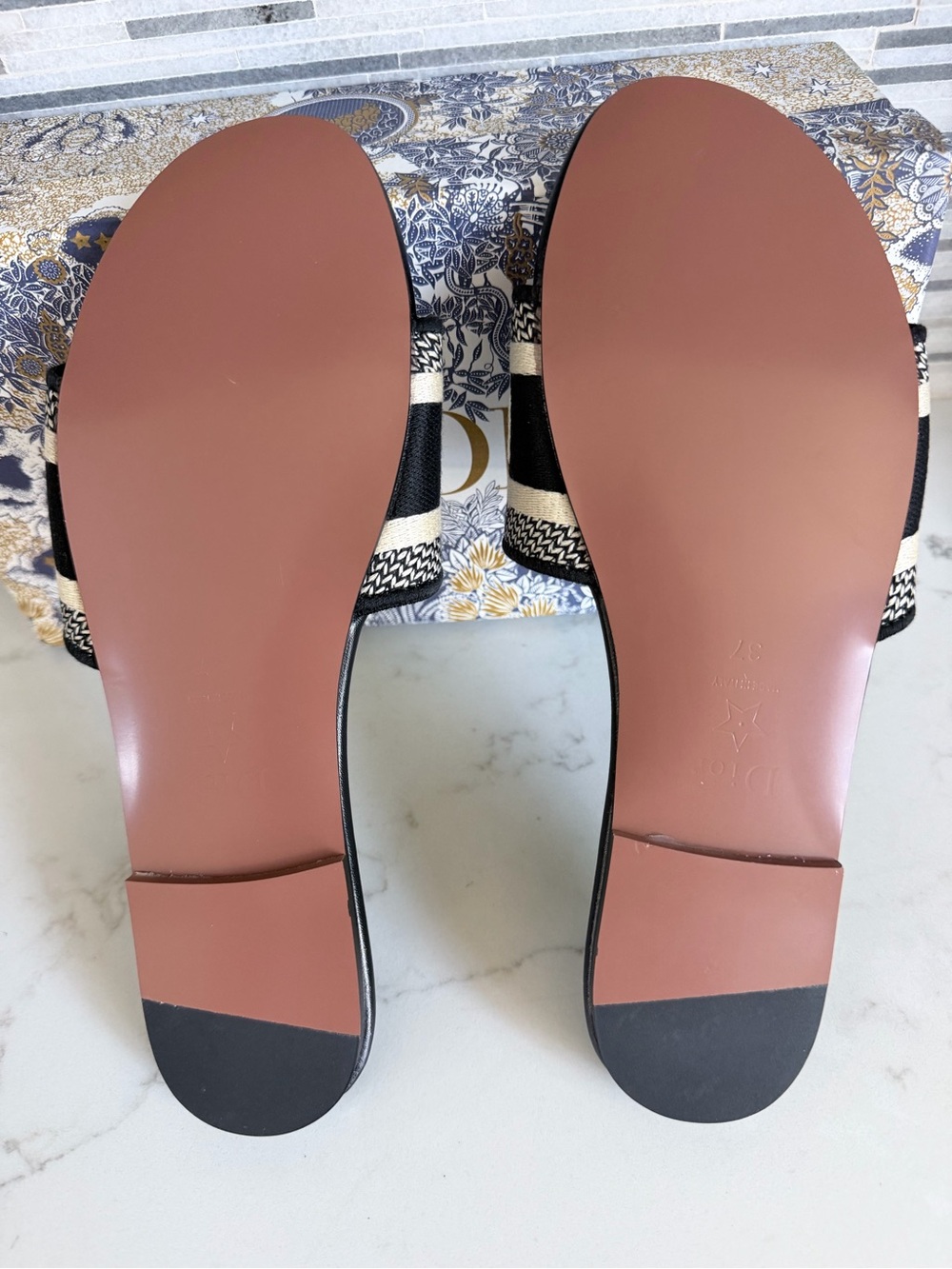 Dior Black and White Embroidered Logo Slide Sandals size 7 - Picture 4 of 9